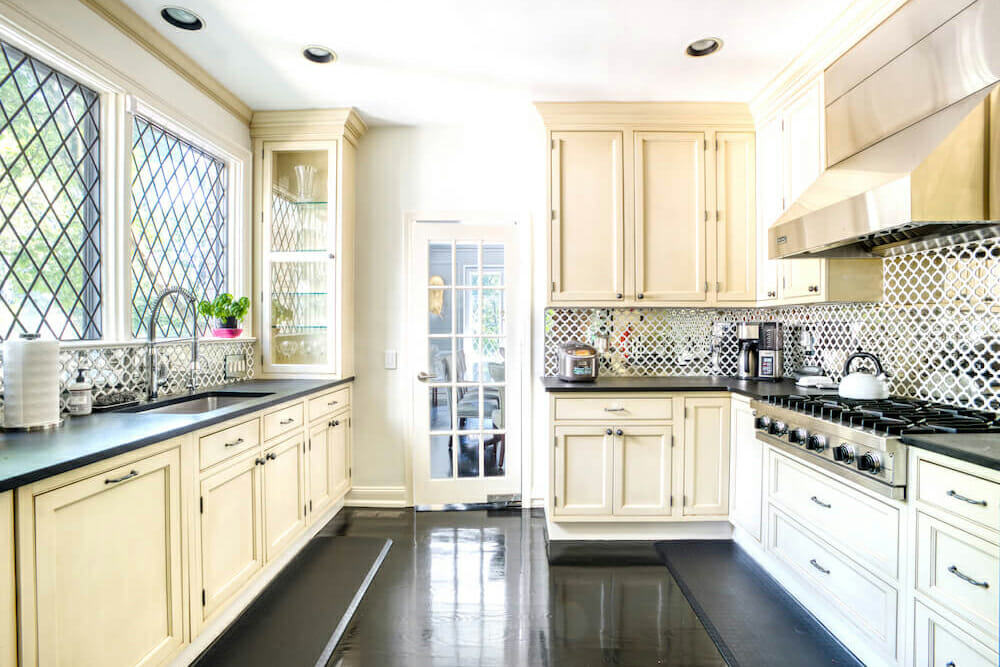 white kitchen cabinets